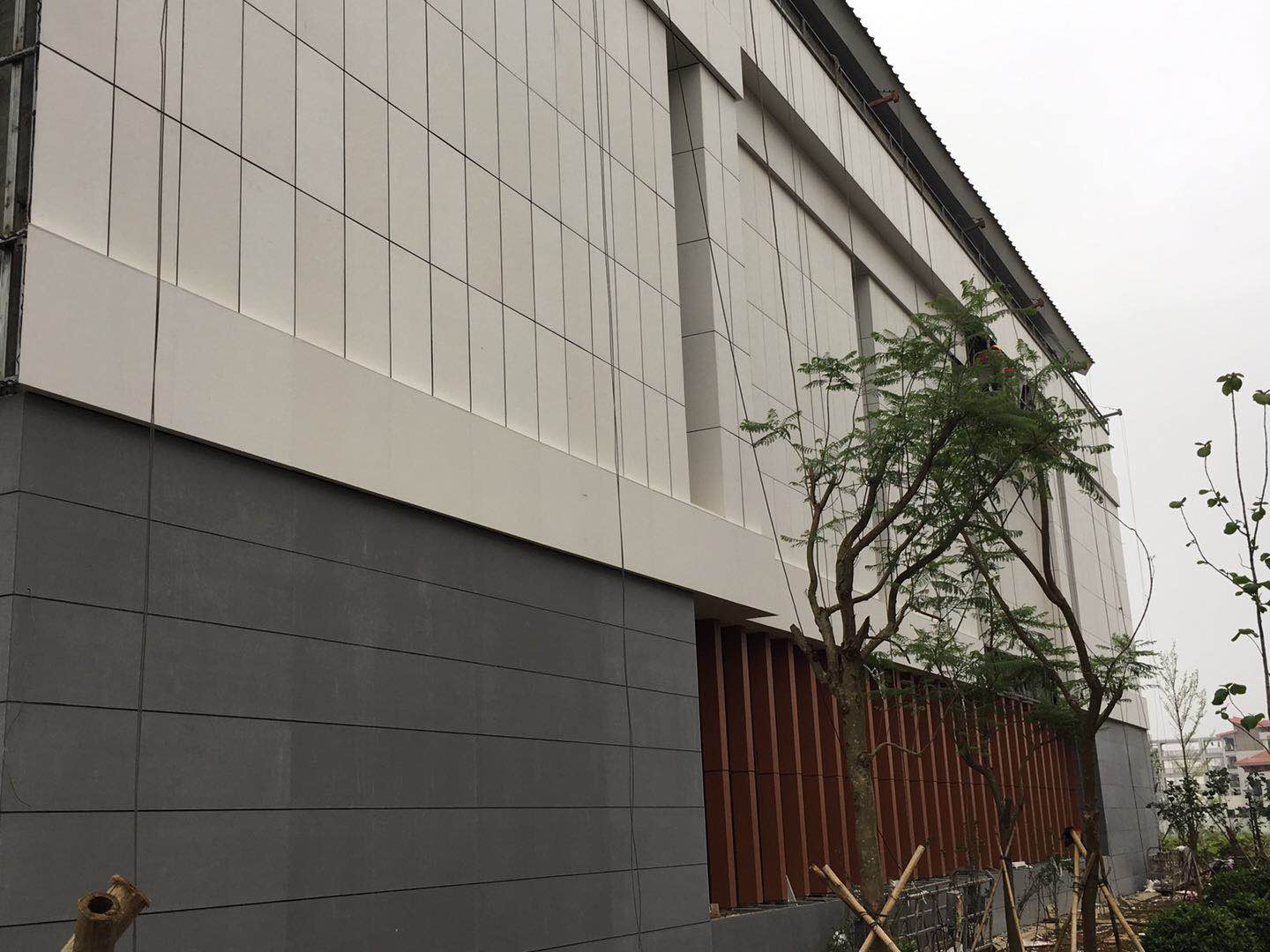 新型建築外牆板可以對四季說不的板材